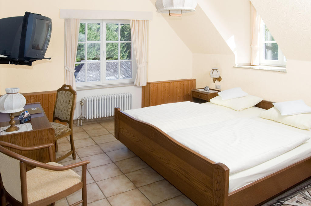 Hotel Burg Bollendorf Chambre photo