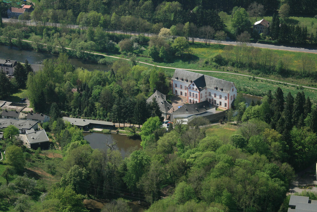 Hotel Burg Bollendorf Extérieur photo